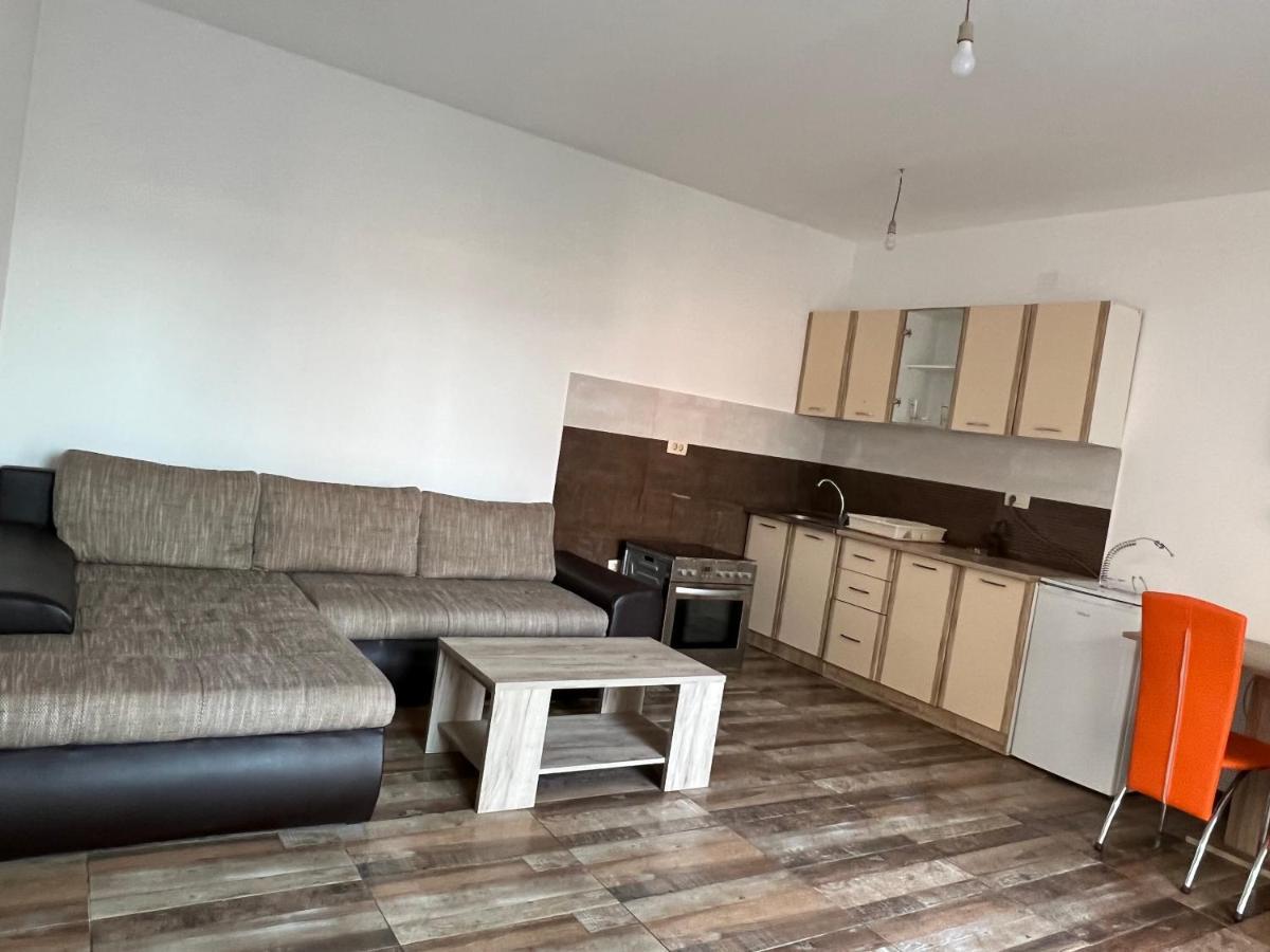 Zevs 4 * Budva