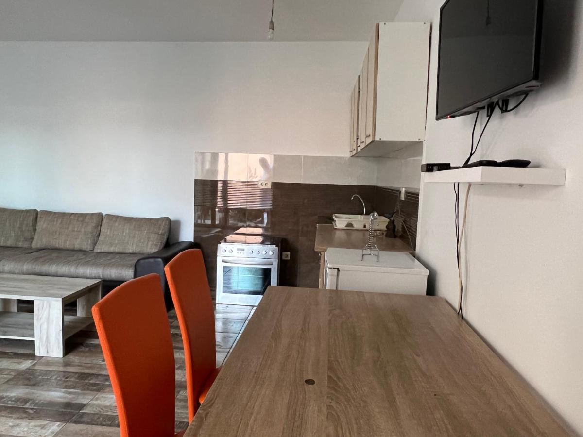 Apartment Zevs 4 *